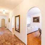Domus Verona - Elegante Residenza Con Affaccio Su Porta Leoni